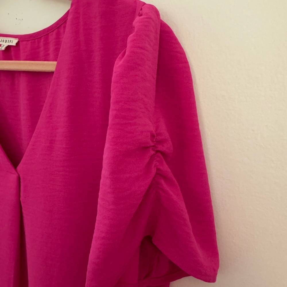 JODIFL Hot Pink V Neck Ruched Puff Sleeve Blouse Size M Boutique - Picture 7 of 8